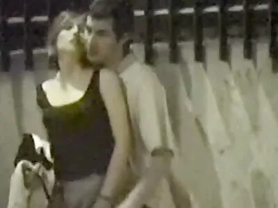 אבא מזיין בת אחרי גילוח סקס אנלי חינם בשירותים.