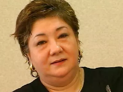 הבן שכנע את ליקוקי כוס חינם אמו לגילוי גילוי עריות במשך זמן רב ולבסוף נתן לה קרם פיי.