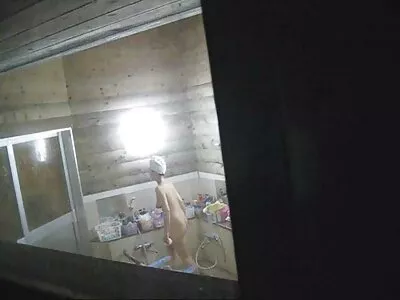 אמא חזה מזיין בן ובת בזמן סרטי סקס אמא ובת חינם שהבעל בעבודה.
